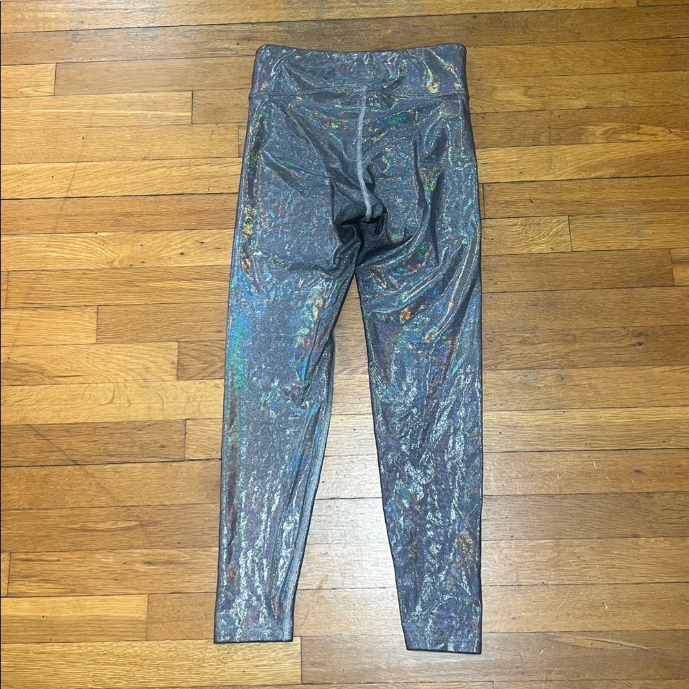 Heroine Sport The Marvel Metallic Leggings in Platinum, size Medium - Picture 13 of 14
